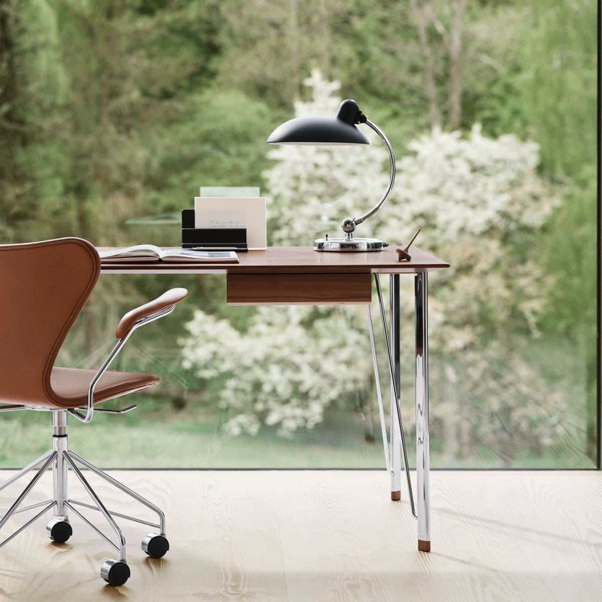 Fritz Hansen -  FH3605 Schreibtisch inkl. Schublade Chrom / schwarz