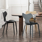 Fritz Hansen - Grand Prix Stuhl Esche gefärbt