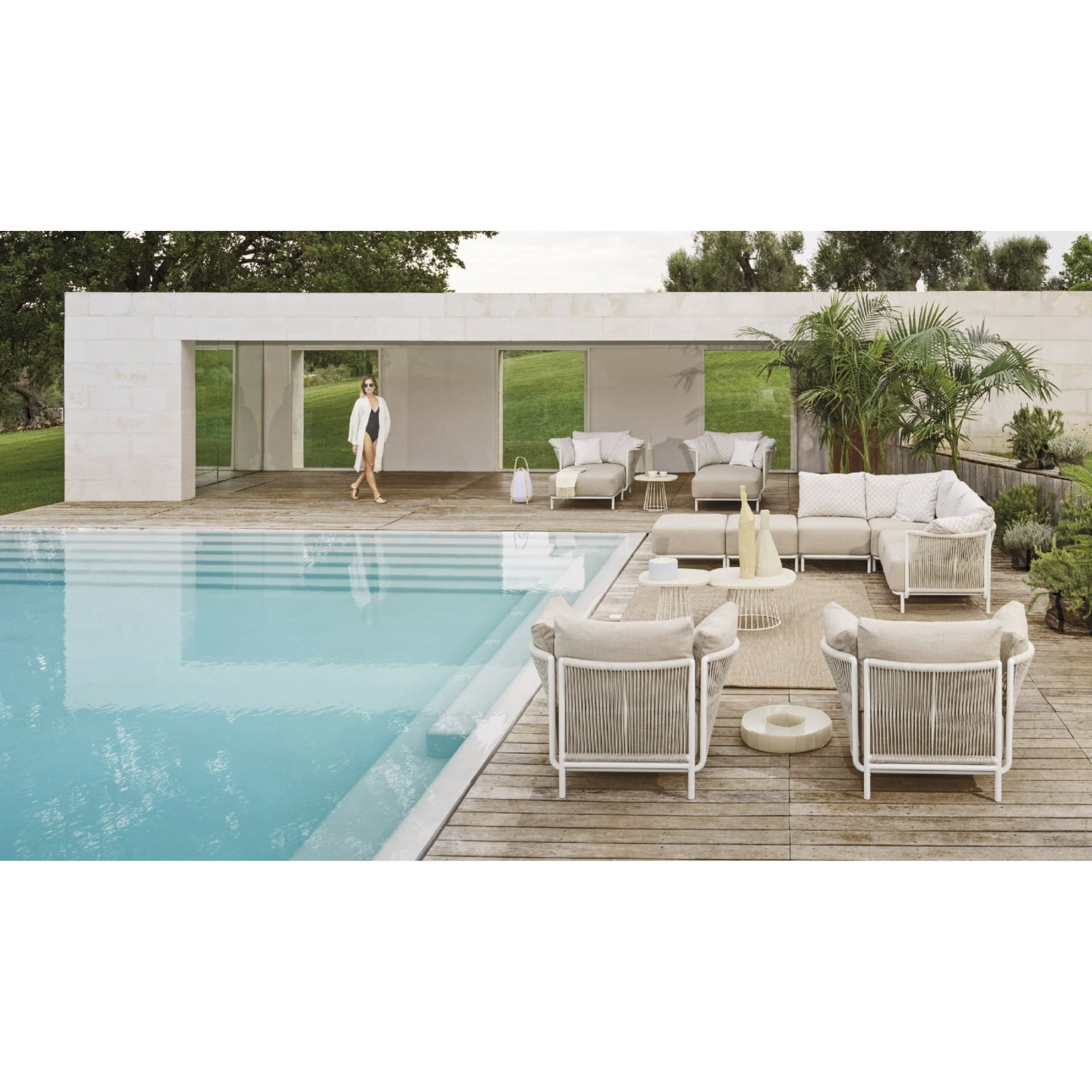 Roberti - Queen Armchair