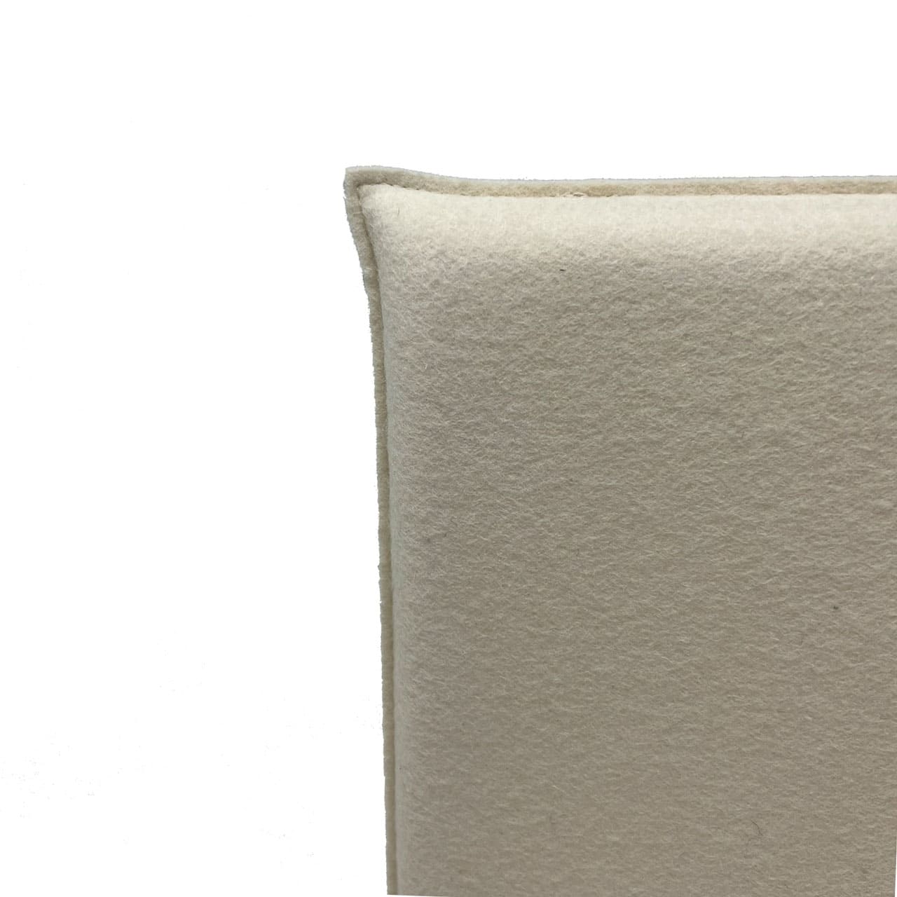 Raumgestalt - Zitkussen gemaakt van wollen vilt