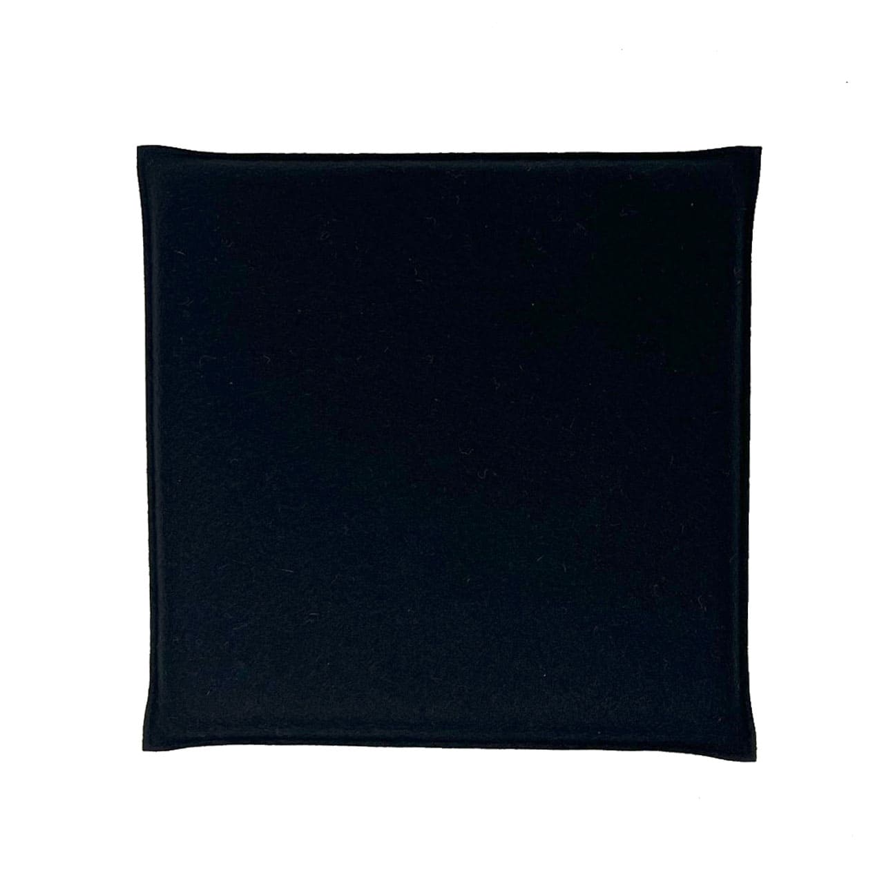 Raumgestalt - Zitkussen gemaakt van wollen vilt