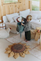 Annaffiatoio con cestino decorativo