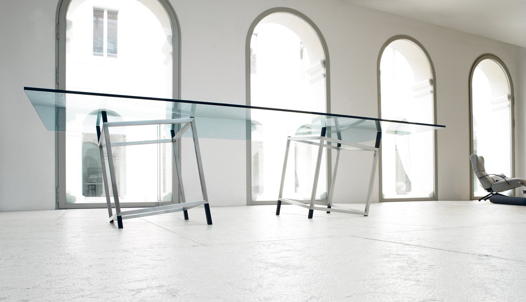 Tecno Spa - Détabilisation Tisch von François und Frédéric Morellet