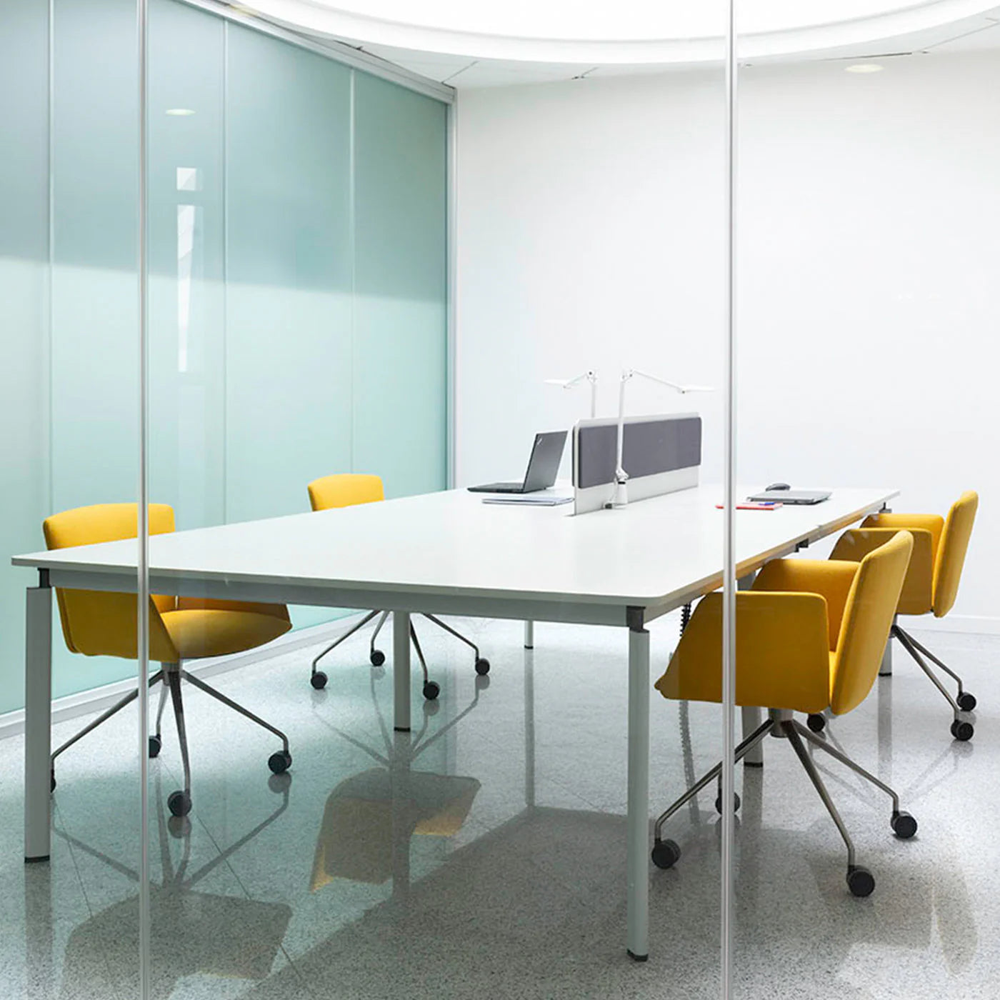 Tecno Spa - Drehsessel Vela in Gelb von Lievore Altherr Molina